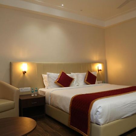 Hotel Skanda Palace Thiruttani Eksteriør billede