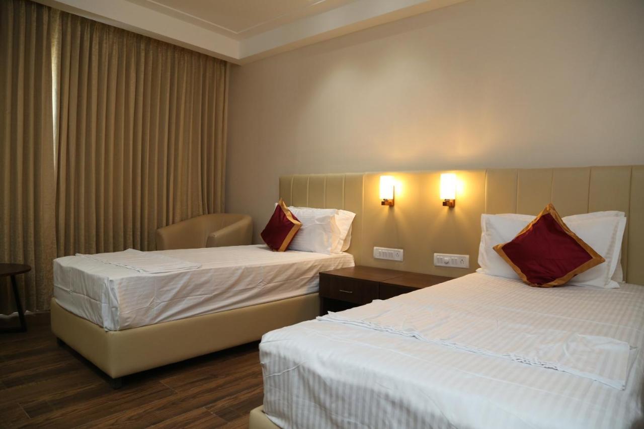 Hotel Skanda Palace Thiruttani Eksteriør billede