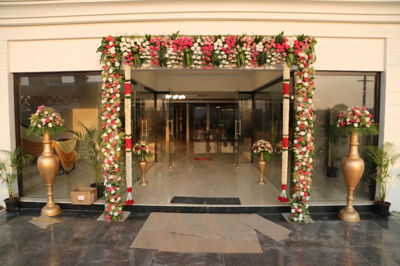 Hotel Skanda Palace Thiruttani Eksteriør billede